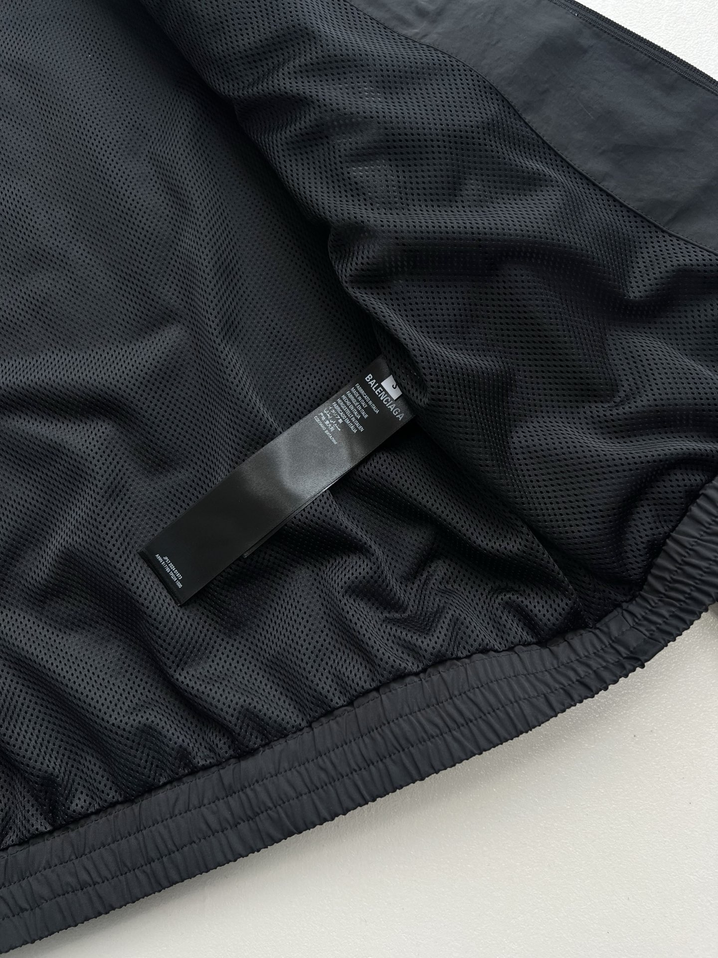 Balenciagaa Basketball Jacket Lightweight Windbreaker with Embroidered Details 6 i1739692657189 9763 0 4