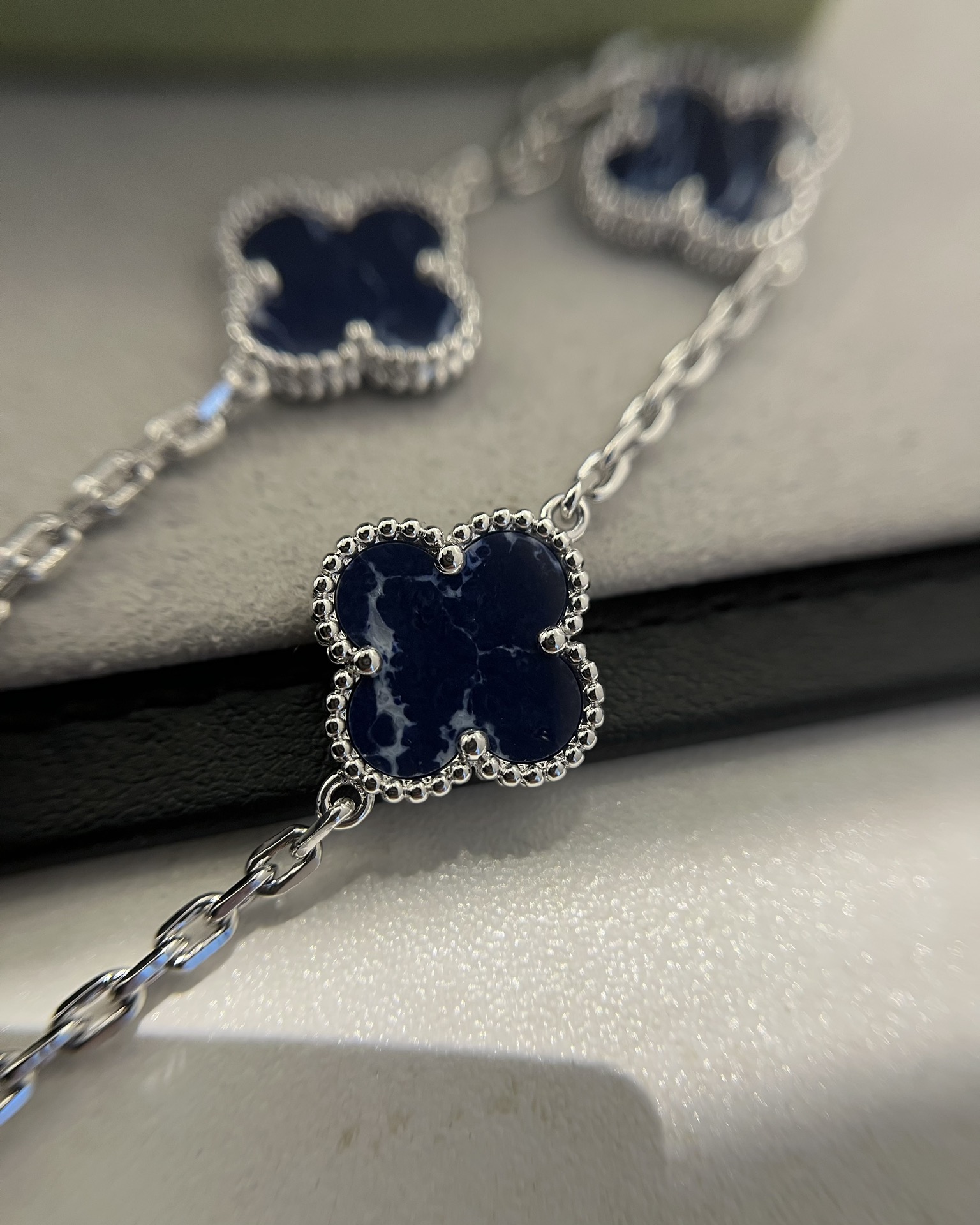 Van Cleef & Arpels vca 彼得石五花手链 白金色 对版cnc菱形扣