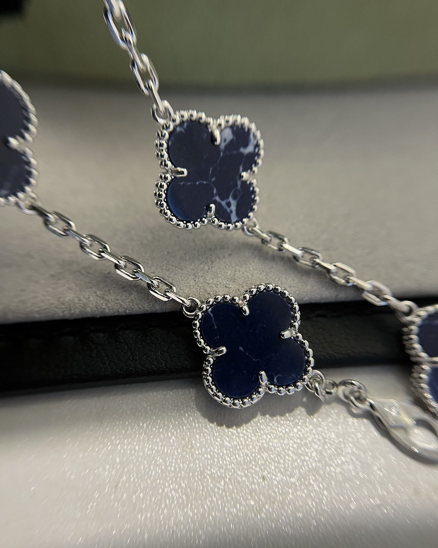 Van Cleef & Arpels vca 彼得石五花手链 白金色 对版cnc菱形扣