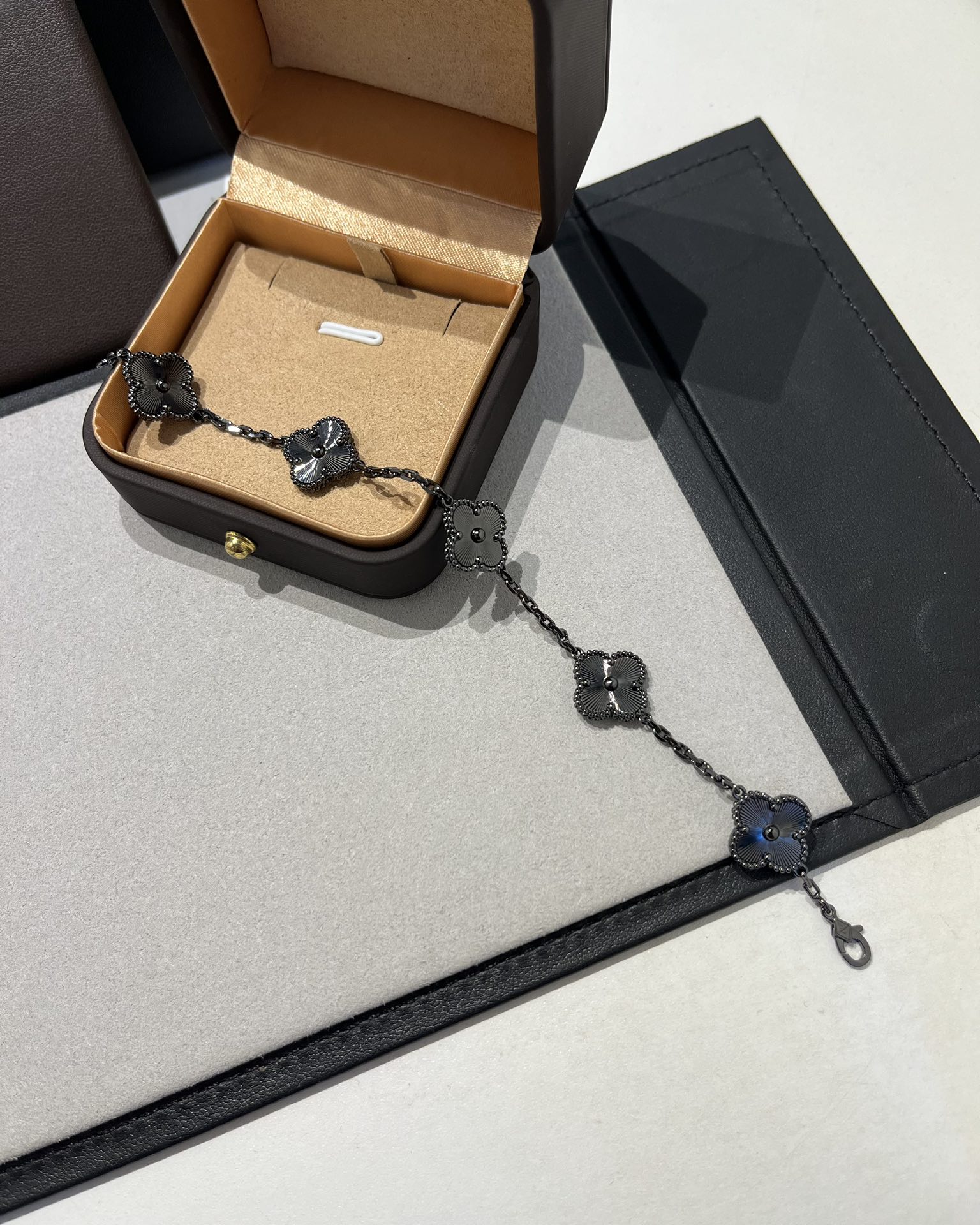 Van Cleef & Arpels vca 镭射雕花片五花手链 枪色