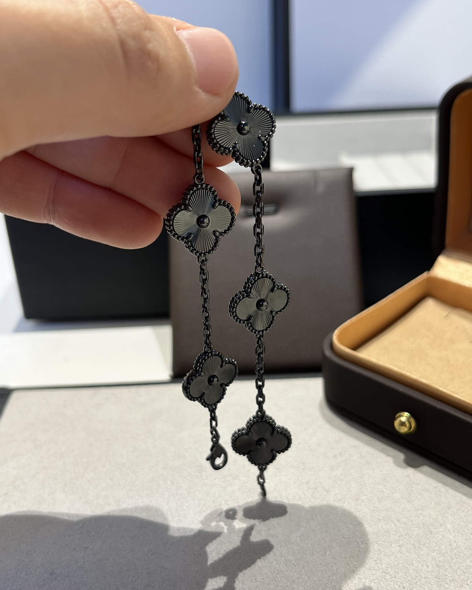 Van Cleef & Arpels vca 镭射雕花片五花手链 枪色