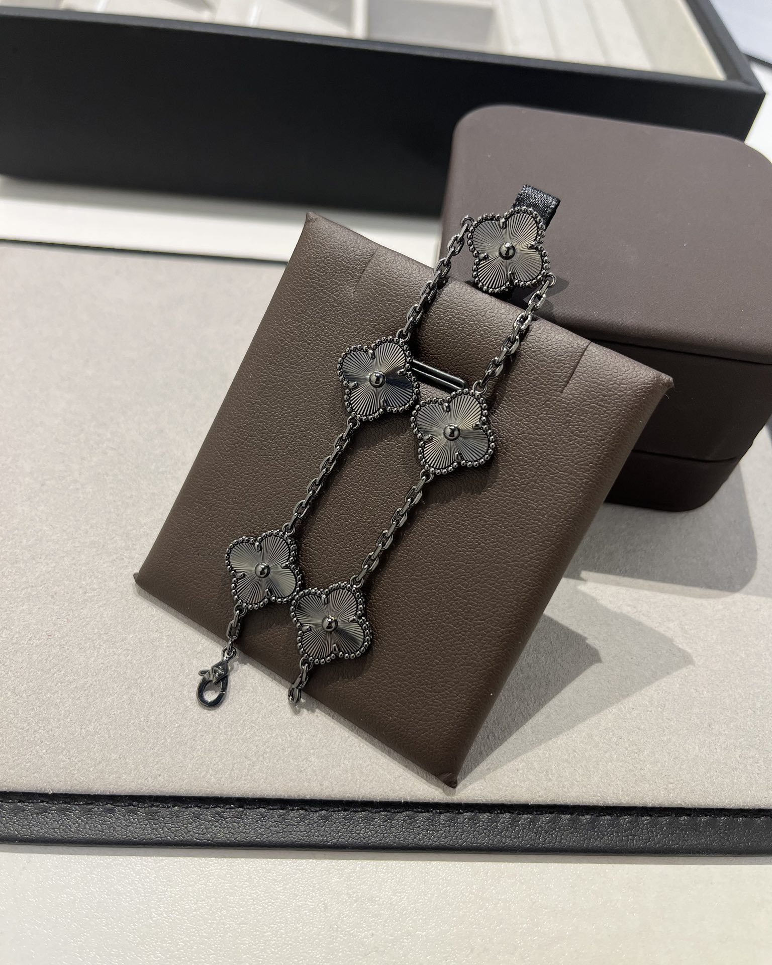 Van Cleef & Arpels vca 镭射雕花片五花手链 枪色