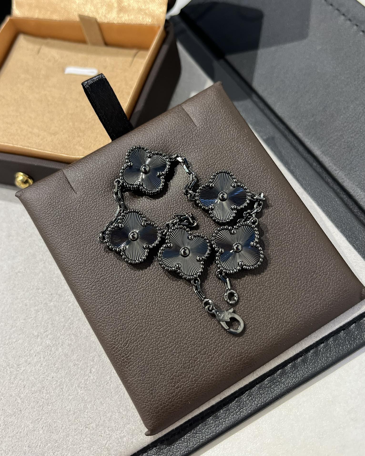 Van Cleef & Arpels vca 镭射雕花片五花手链 枪色