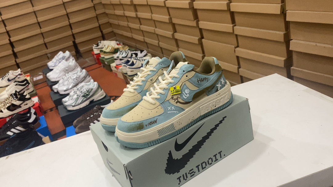 💰240 Nike AIR FORCE 1’07 Air Force 1 zapatillas deportivas informales, versátiles y de caña baja. Un rendimiento de amortiguación suave y elástico y un excelente diseño de entresuela, combinados con un aspecto retro y moderno, crean Force 1, que ha sido popular en todo el mundo durante más de 30 años. Talla: 36 36,5 37,5 38 38,5 39 40 40,5 41 42 42,5 43 44 45. Número de artículo: CW6688-508#13842578873005