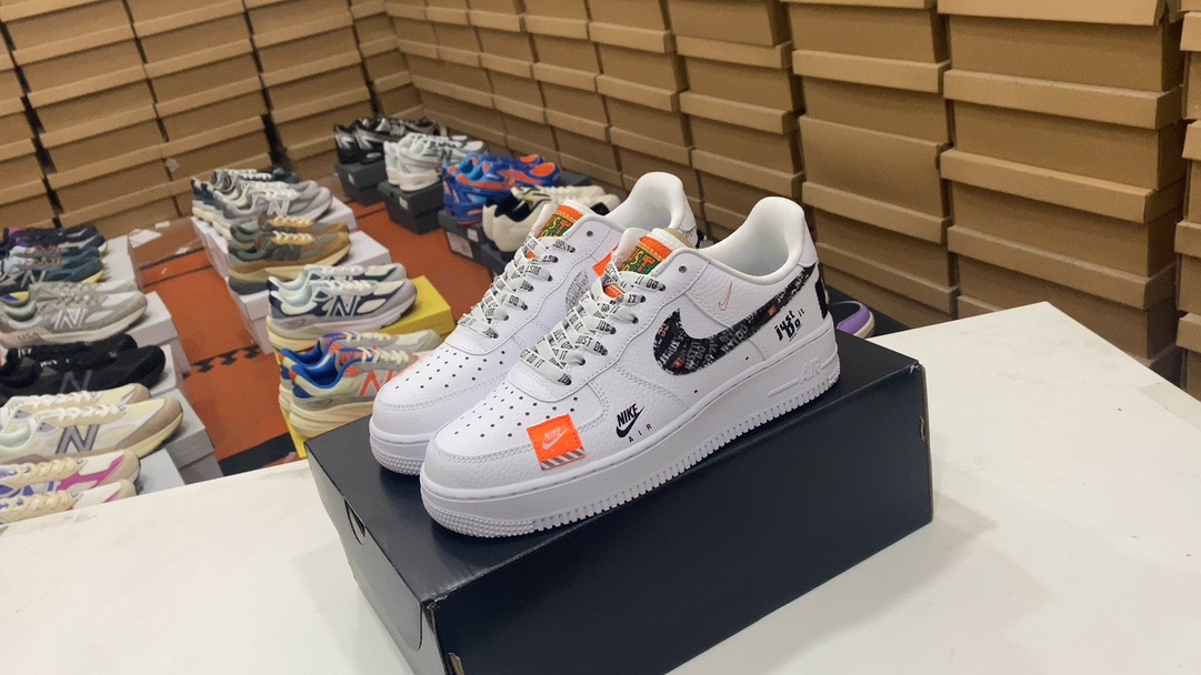 💰170 Nike AIR FORCE 1’07 Air Force 1 zapatillas deportivas informales, versátiles y de caña baja. Un rendimiento de amortiguación suave y elástico y un excelente diseño de entresuela, combinados con un aspecto retro y moderno, crean Force 1, que ha sido popular en todo el mundo durante más de 30 años. Talla: 36 36,5 37,5 38 38,5 39 40 40,5 41 42 42,5 43 44 45. Número de artículo: AR7719-100#20257275874063