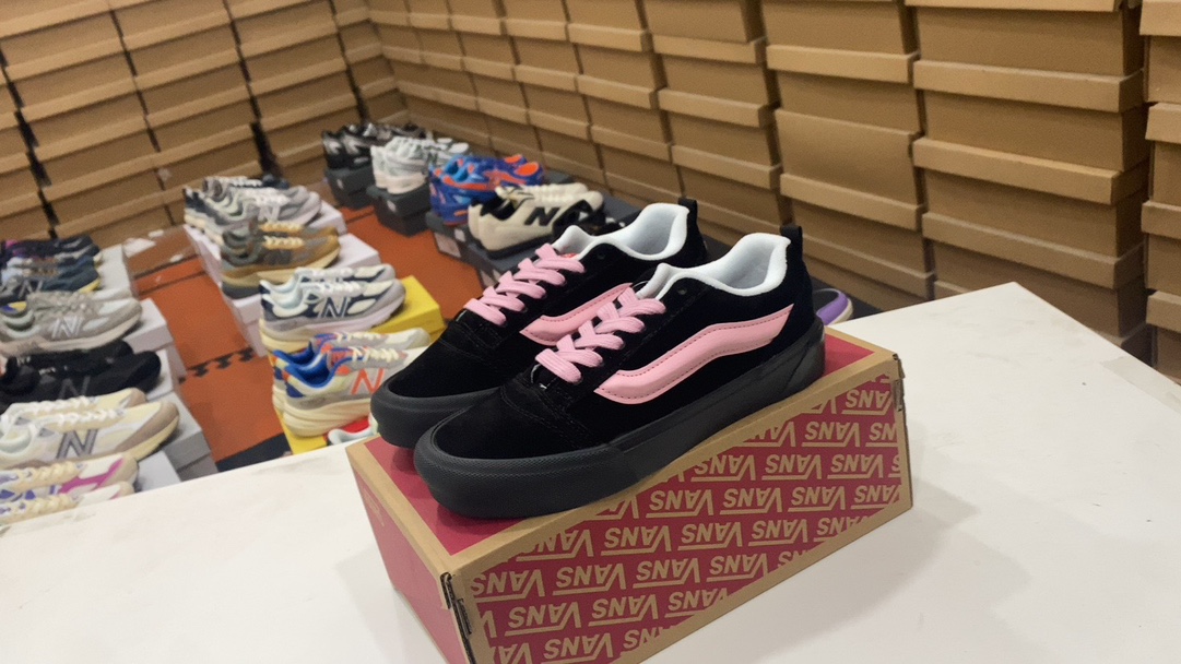 💰1,2 millones de zapatos de pan Vans Knu-Skool VR3 LX con parte superior de cuero. Zapatillas deportivas informales vulcanizadas retro de caña baja de la serie Camper Julian «Versión gorda con LOGO grande» Para ser uno de los tipos de zapatos más populares en 2023, definitivamente vale la pena mencionar los «zapatos de pan» Casi todas las marcas han lanzado Mi propio «zapato de pan» exclusivo. » tamaño: 35 36 36,5 37 38 38,5 39 40 40,5 41 42 42,5 43 44 #26057275874062