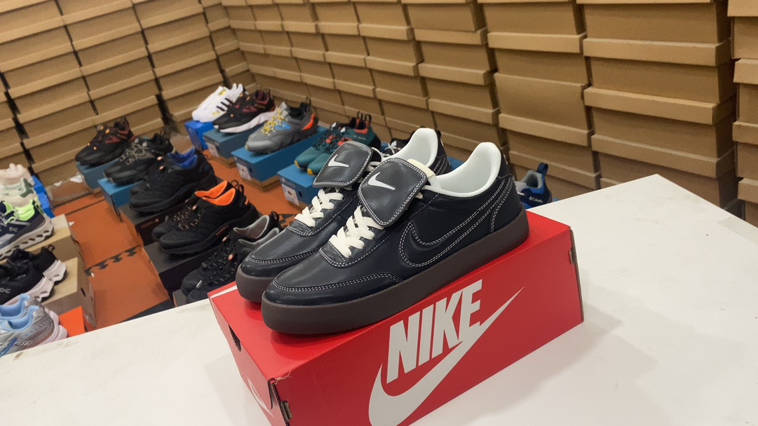 💰130 Zapatillas Nike Killshot II de cuero, informales y versátiles, versión original pura inspirada en las zapatillas de tenis OG. Nike Killshot2 utiliza una variedad de cueros texturizados para crear una parte superior que crea una apariencia fresca. Desde gamuza suave hasta cuero liso brillante, es moderno. Estilo de corte y está equipado con una suela de goma marrón, mostrando una atmósfera retro completa. Talla 35.5 36 36.5 37.5 38 38.5. 39 40 40,5 41 42 42,5 43 44 45 N.º de artículo HQ3489 010#14357275874082