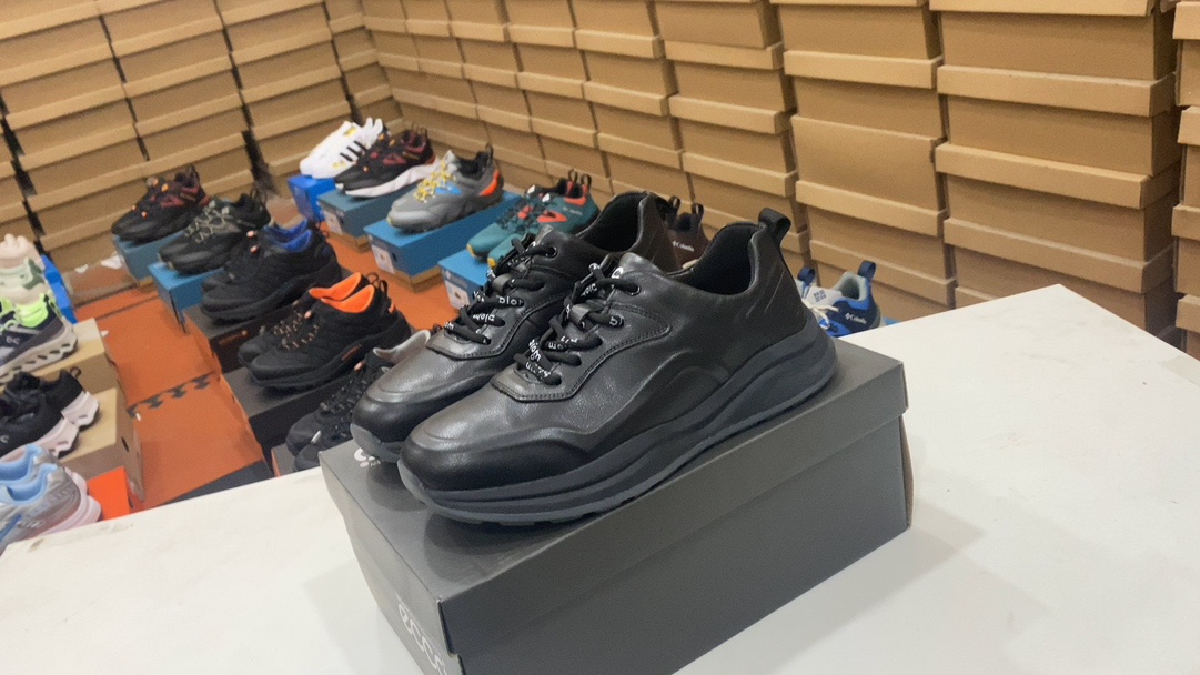 💰270 ECCO Zapatos deportivos para hombre Serie Drive Zapatos para correr retro impermeables, transpirables y antideslizantes para exteriores, zapatos para caminar con costuras de moda, parte superior con costuras de múltiples materiales, livianos, flexibles, modernos y personalizados para excursiones, parte superior elegante equipada con película impermeable GORE-TEX para brindarle una protección íntima a prueba de agua, estilo simple El diseño de la correa se puede ajustar libremente para brindar elasticidad, moda y adaptabilidad. La suela de PU inyectada directamente es liviana y flexible, con un ajuste estable, cómoda y duradera. 42 43 44#19053274873065