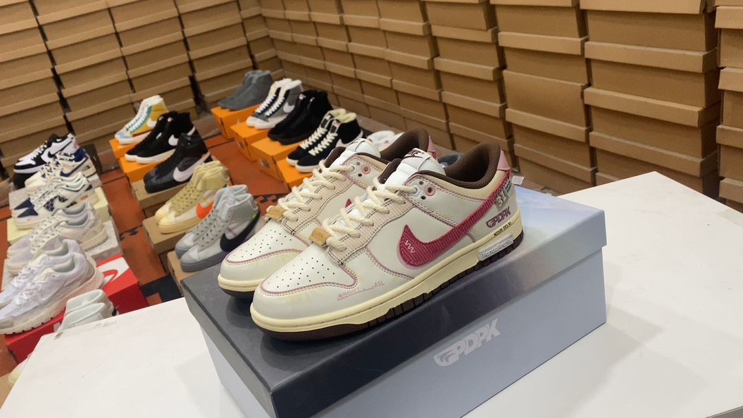 💰270 Los zapatos deportivos informales de caña baja y estilo retro deconstruidos de la serie NIKE DUNK LOW utilizan un cojín de aire ZoomAir suave y cómodo para absorber eficazmente el impacto del skate y otros deportes extremos cuando aterrizan, brindando una mejor protección a los atletas callejeros: 36 36.5 37.5 38. 38,5 39 40 40,5 41 42 42,5 43 44 45 Número de artículo: DD1503-124#143