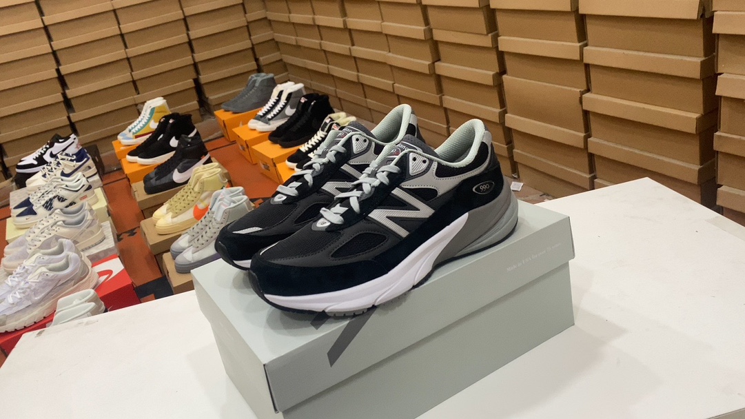 💰190 New Balance New Balance M990BK6 Zapatos para correr presidenciales retro de sexta generación La tira decorativa de cristal de TPU transparente en el talón sigue firmemente la orgullosa artesanía del calzado para correr. El cuerpo del zapato está diseñado con gamuza de piel de cerdo y envuelto con malla transpirable parcial. La parte superior está grabada con New Balance USA y todavía luce el clásico gris intenso, resaltando su identidad de calidad de alta gama. Tamaño: 40 40.5 41.5. 42 42,5 43 44 45Número de artículo: W990BK6 #14392078873004