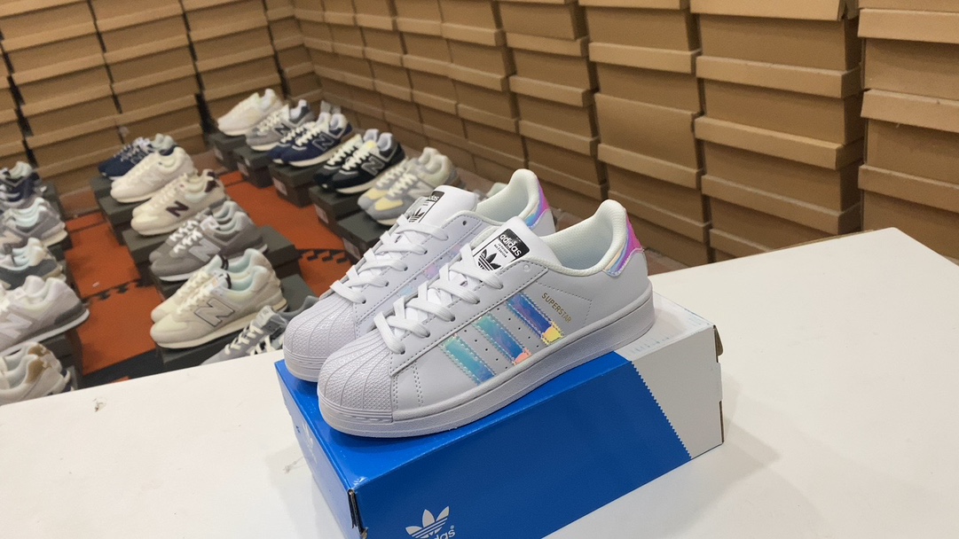 💰90 Adidas Adidas Clover Originals Superstar shell toe series zapatillas deportivas informales, clásicas y versátiles de caña baja Tamaño: 35 36 36⅔ 37⅓ 38 38⅔ 39⅓ 40 40⅔ 41⅓ 42 42⅔ 43⅓ 44 45 Artículo No.: B27136 #148