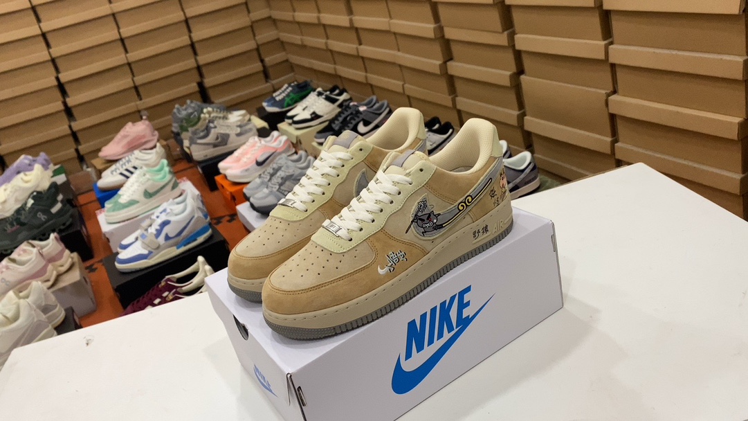 💰240 Nike AIR FORCE 1’07 Air Force 1 zapatillas deportivas informales, versátiles y de caña baja. Un rendimiento de amortiguación suave y elástico y un excelente diseño de entresuela, combinados con un aspecto retro y moderno, crean Force 1, que ha sido popular en todo el mundo durante más de 30 años. Talla: 36 36.5 37.5 38 38.5 39 40 40.5 41 42 42.5 43 44 45. Tamaño: CD1212-999#13852098443005