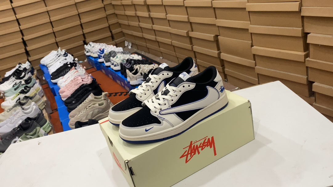 T 270 Jordan Travis Scott X Diseño de fragmentos X Air Jordan 1 Low OG SP Low -Gang Cultural Casual Board Zapatos Multi -partidos combinados con el estilo musical único de Travis Scott, la textura y los delicados detalles del cuerpo del zapato hacen que se vea alto – Fin y lleno de estilo. 45