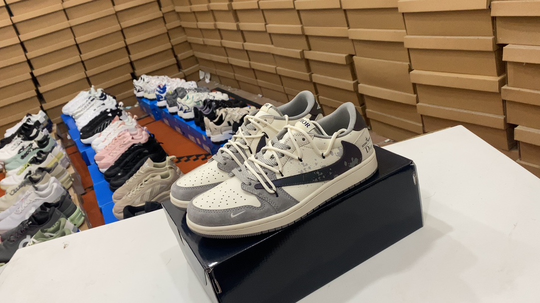 T 290 Jordan Travis Scott X Diseño de fragmentos X Air Jordan 1 Low OG SP Low -Gang Cultural Casual Board Zapatos Múltiple CO -Bandranded combinada con el estilo musical único de Travis Scott, la textura y los detalles delicados del cuerpo del zapato hacen que se vea alto – Fin y estilo completo.