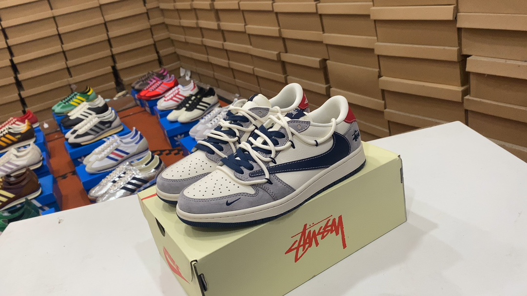 F 290 Jordan Fragment X Travis Scott X Off Air Jordan 1 Un par de zapatos de marca de tres partes bajas está hecho de cuero litchi completo, la cintura está combinada con «gancho invertido» blanco, y luego el logo icónico de Travis Scott está decorado. El azul es el color principal, que mejora el estilo de diseño blanco, azul y negro con diseño de fragmentos. 38.5 39 40.5.5.5 41 42 42.5 43 44 45 Número de artículo: SJ0086-140#14333594443006