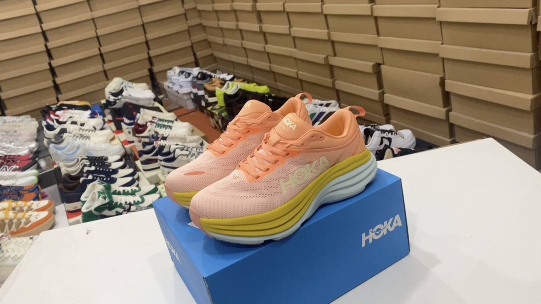 H120 Hoka M Clifton 9 Brand New Color Matching La marca proviene de maorí en Nueva Zelanda, Hoka significa la Tierra, uno significa volar, incluso para volar por el horizonte, uno no se lee como «millones», el método de lectura correcto es «Niivenie europeo. La acumulación de Hoka en la entresuela ultra espeluznante ha permitido correr frente a otros fabricantes.