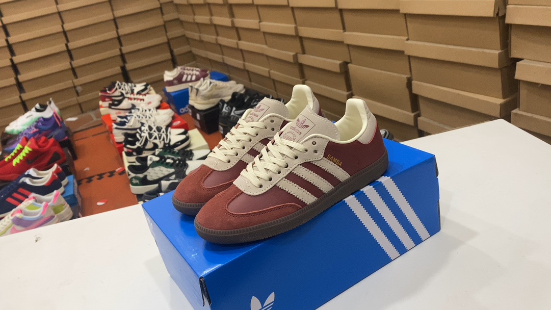 110 ADIDAS Samba OG Retro Retro Producto retro Retro Sambas de samba Este zapato samba muestra artesanía de alta calidad con costuras decorativas de súper cerraduras y formas sin costuras de cuero suave y suave y 3 rayas icónicas de 3 rayas después de completar la apariencia exquisita, los zapatos regulares ajustados, allí, allí, allí, allí, allí, allí, allí, allí, allí, allí, allí, allí, allí, allí, allí, allí, allí, allí, allí, allí, allí, allí, allí, allí, allí, allí, allí, allí, allí, allí, allí, allí, allí, allí, los zapatos, allí, allí, allí, los zapatos, allí, allí, allí, los zapatos  son plantillas de terciopelo, suelas de goma para disfrutar de las mangas de ortodoncia, y han estado ganando el favor de los fanáticos desde la primera aparición en la década de 1950: 35 36 36⅔ 38 38 39⅓ 40⅔ 41⅓ 41⅓ 41⅓ 42 42 ⅓ 43 4 44 45 45 Número: JI3216#321678954440422