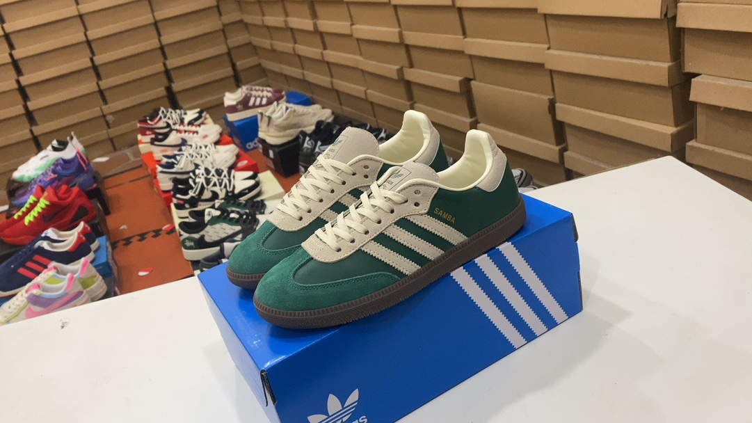 110 ADIDAS Samba OG Retro Retro Producto retro Retro Sambas de samba Este zapato samba muestra artesanía de alta calidad con costuras decorativas de súper cerraduras y formas sin costuras de cuero suave y suave y 3 rayas icónicas de 3 rayas después de completar la apariencia exquisita, los zapatos regulares ajustados, allí, allí, allí, allí, allí, allí, allí, allí, allí, allí, allí, allí, allí, allí, allí, allí, allí, allí, allí, allí, allí, allí, allí, allí, allí, allí, allí, allí, allí, allí, allí, allí, allí, allí, los zapatos, allí, allí, allí, los zapatos, allí, allí, allí, los zapatos  son plantillas de terciopelo, suelas de goma para disfrutar de las mangas de ortodoncia, y han estado ganando el favor de los fanáticos desde la primera aparición en la década de 1950: 35 36 36⅔ 38 38 39⅓ 40⅔ 41⅓ 41⅓ 41⅓ 42 42⅓ 43 4 44 45 Número de ítems: JI3215 #32167894444042