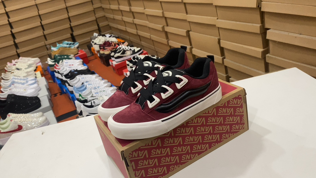 Un 1,3 millones de furgonetas Knu-Skool VR3 LX Bread Shoes Shopers Superior. Las zapatillas de deporte informales vulcanizadas retro de la serie Campel Julian sean de baja algán «para decir uno de los tipos de zapatos más populares de todo el 2023,» Bread Shoe «definitivamente vale la pena mencionar, casi todas las marcas han lanzado un tamaño exclusivo exclusivo de su propio tamaño» zapatos de pan «: 35 36 36.5 37 38 38.5 39 40 40 42 42.5 44 44 #260