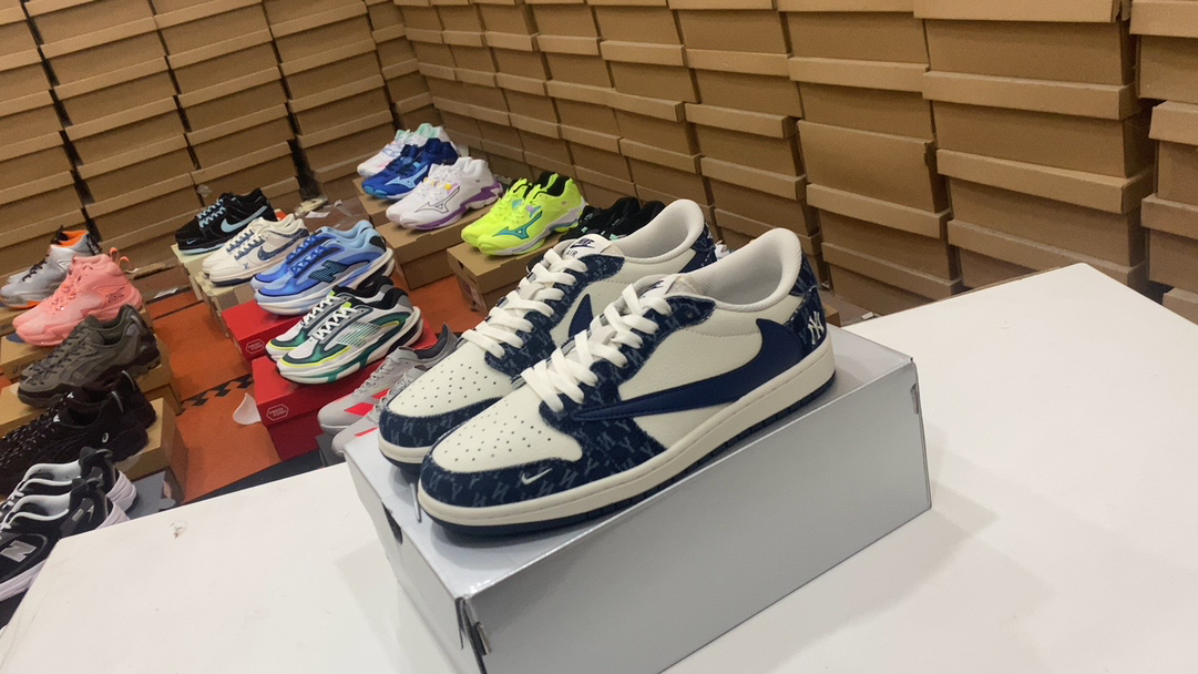 F 290 Jordan Fragment X Travis Scott X Off Air Jordan 1 Un par de zapatos de marca de tres partes bajas está hecho de cuero litchi completo, la cintura está combinada con «gancho invertido» blanco, y luego el logo icónico de Travis Scott está decorado. El azul es el color principal, que mejora el estilo de diseño blanco, azul y negro con diseño de fragmentos. 38.5 39 40.5.5.5 41 42 42.5 43 44 45 Número de artículo: DM7866-051#14343594443006