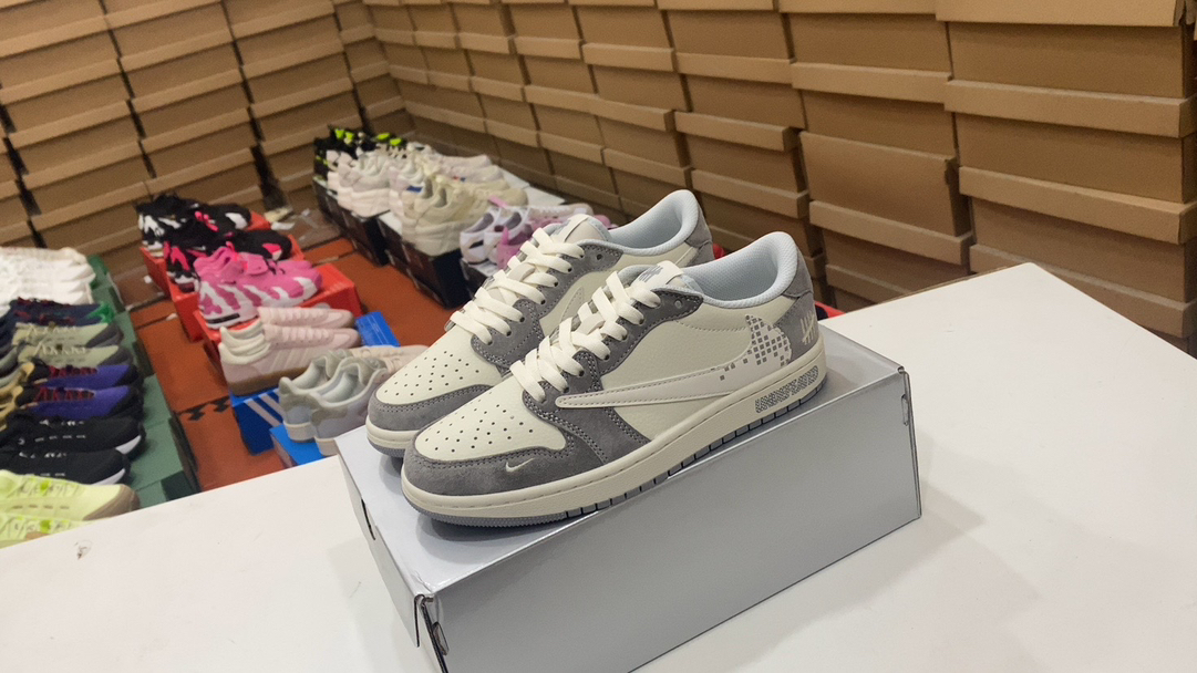 F 290 Jordan Fragment X Travis Scott X Off Air Jordan 1 Un par de zapatos de marca de tres partes bajas está hecho de cuero litchi completo, la cintura está combinada con «gancho invertido» blanco, y luego el logo icónico de Travis Scott está decorado. El azul es el color principal, que mejora el estilo de diseño blanco, azul y negro con diseño de fragmentos. 38.5 39 40.5.5.5 41 42 42.5 43 44 45 Número de artículo: DM7866-048#14343594443006