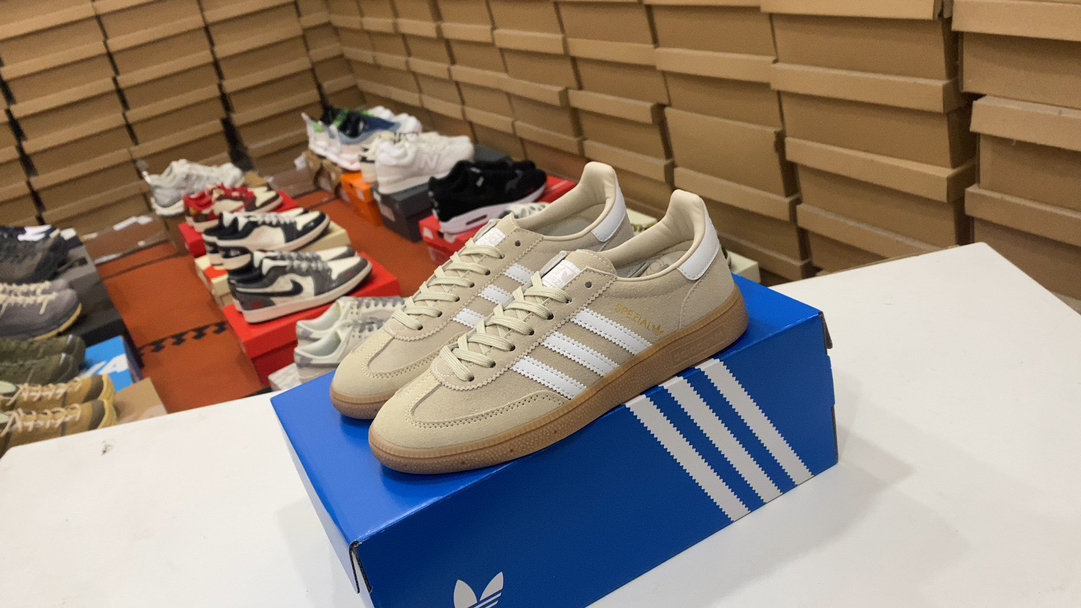 110 Adidas Handball Spezial Retro Single Products Adidas Classic Retro Casual Shoe #Originales Archives originales desarrolló materiales de cuero y se corta sin ningún tipo de zapato de cabello.