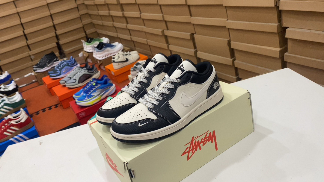 Un 270 Jordan Air Jordan 1 zapatos de baloncesto deportivo retro de ocio cultural retro de baja tope. El zapato se inspira en el diseño del primer año de 1985, y renovó la apariencia simple y clásica, lo que hace que las personas se sientan familiares y nuevas. Después de que los detalles de costura coinciden con el logotipo de bordado Wings, resalta el estilo exclusivo único de la marca Jordan. Superior de cuero, el plástico es una estructura y durabilidad sobresalientes. Tamaño: 36 36.5 37.5 38.5 39 40 40 41 42 42.5 43 44 45 Número de artículo: xx3318-507#14373894443065