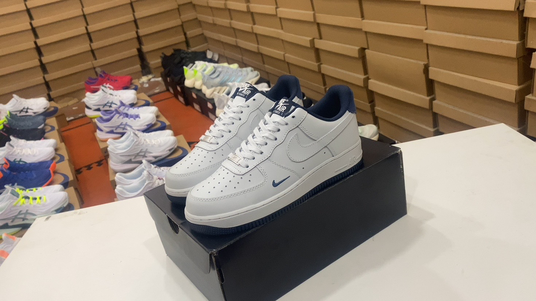 💰130 Nike Air Force 1’07 Air Force, uno versátil de zapatos deportivos casuales versátiles. El rendimiento de amortiguación suave y elástica y el excelente diseño de entresuela, la combinación de apariencia retro y moderna, ha creado un tamaño de fuerza 1 que ha barrido el mundo durante más de 30 años: 36 36.5 37.5 38.5 39 40 40 42 42.5 43 44 45 Artículo no. HM9483-001#14847335234082