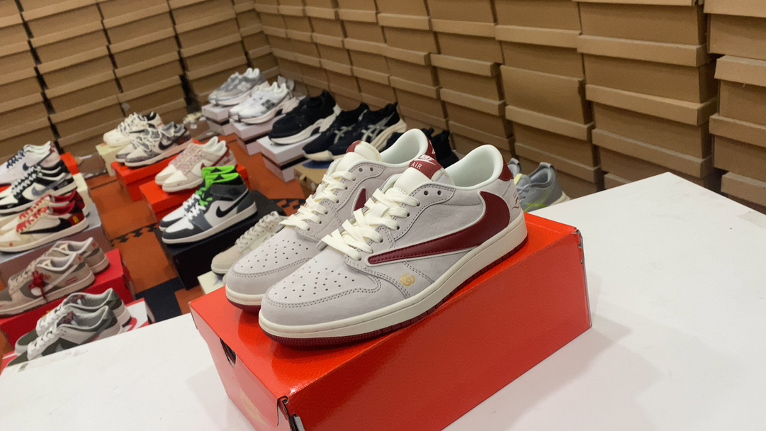 F 290 Jordan Fragment X Travis Scott X Off Air Jordan 1 Un par de zapatos de marca de tres partes bajas está hecho de cuero litchi completo, la cintura está combinada con «gancho invertido» blanco, y luego el logo icónico de Travis Scott está decorado. El azul es el color principal, que mejora el estilo de diseño blanco, azul y negro con diseño de fragmentos. 38.5 39 40.5.5.5 41 42 42.5 43 44 45 Número de artículo: XZ6188-056#14343334233006