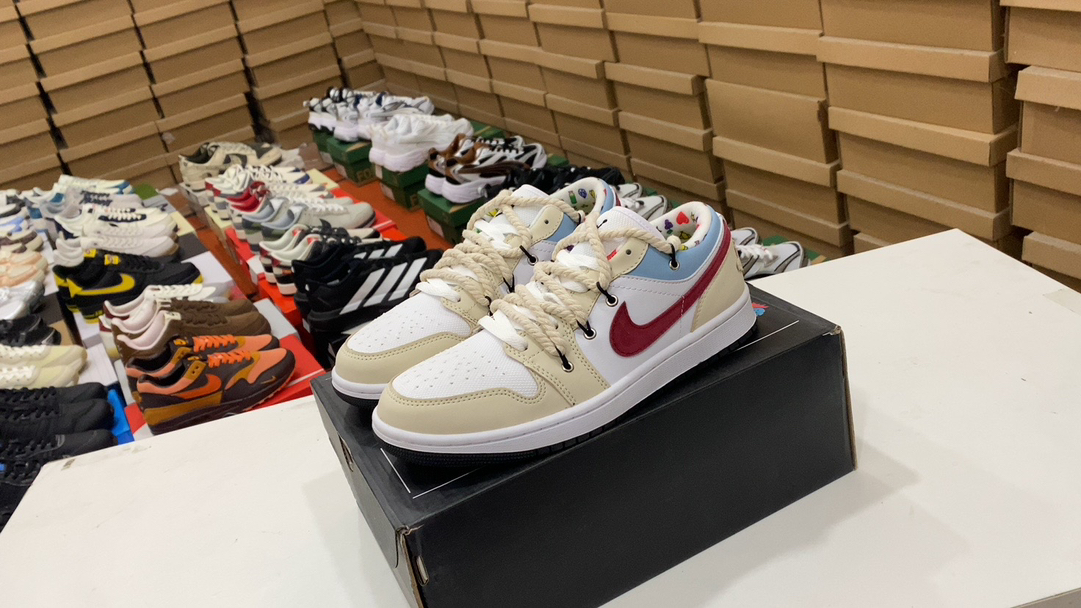 💰210 Jordan Air Jordan 1 Zapatillas de baloncesto de deportes informales de cultivo retro de baja top cultural. El zapato se inspira en el diseño del primer año de 1985, y renovó la apariencia simple y clásica, lo que hace que las personas se sientan familiares y nuevas. Después de que los detalles de costura coinciden con el logotipo de bordado Wings, resalta el estilo exclusivo único de la marca Jordan. Superior de cuero, el plástico tiene un sentido estructural sobresaliente y una durabilidad. Tamaño: 36 36.5 37.5 38 38.5 39 40 40.5 41 42 42.5 43 44 45 46 Artículo no.: 5535558-174 #19464733235044