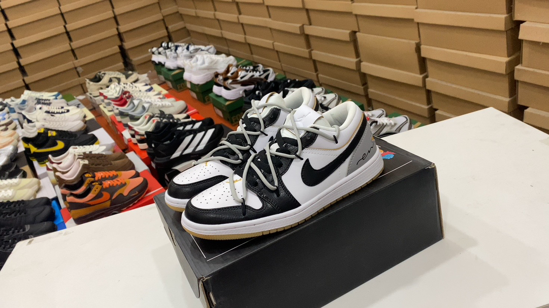 💰210 Jordan Air Jordan 1 Zapatillas de baloncesto de deportes informales de cultivo retro de baja top cultural. El zapato se inspira en el diseño del primer año de 1985, y renovó la apariencia simple y clásica, lo que hace que las personas se sientan familiares y nuevas. Después de que los detalles de costura coinciden con el logotipo de bordado Wings, resalta el estilo exclusivo único de la marca Jordan. Superior de cuero, el plástico tiene un sentido estructural sobresaliente y una durabilidad. Tamaño: 36 36.5 37.5 38 38.5 39 40 40.5 41 42 42.5 43 44 45 46 Artículo no.: DM8969-114 #19464733235044