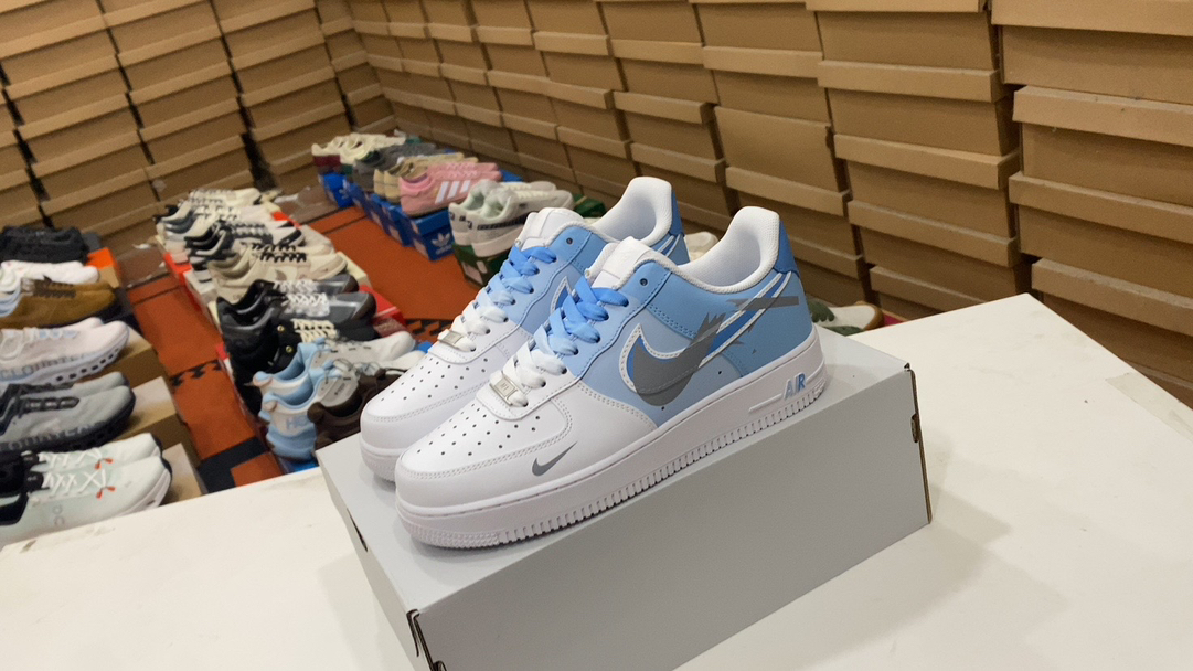 💰210 Nike Air Force 1’07 Air Force, uno versátil de zapatos deportivos casuales versátiles. La amortiguación suave y elástica y el excelente diseño de entresuela, que combina la apariencia retro y moderna, crea Force 1, que ha sido popular en todo el mundo durante más de 30 años. Artículo no.: CW2288-952#13867735234044