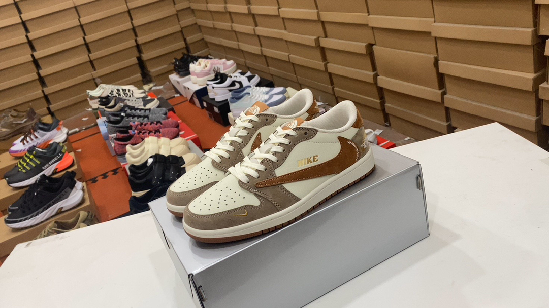 💰290 Jordan Fragment x Travis Scott x Off Air Jordan 1 Barbas de una articulación de tres partes bajas está hecha de cuero de lichi completo, con un «gancho trasero» blanco en la cintura, y el icónico logotipo de Travis Scott está decorado con la mejor opción de Hiroshi Fujiwara. El color azul del talón es el color principal, perfeccionando el estilo de diseño blanco, azul y negro del diseño de fragmentos. 37.5 38 38.5 39 40 40.5 41 42 42.5 43 44 45 Artículo no.: DM7866-040#14303134233006