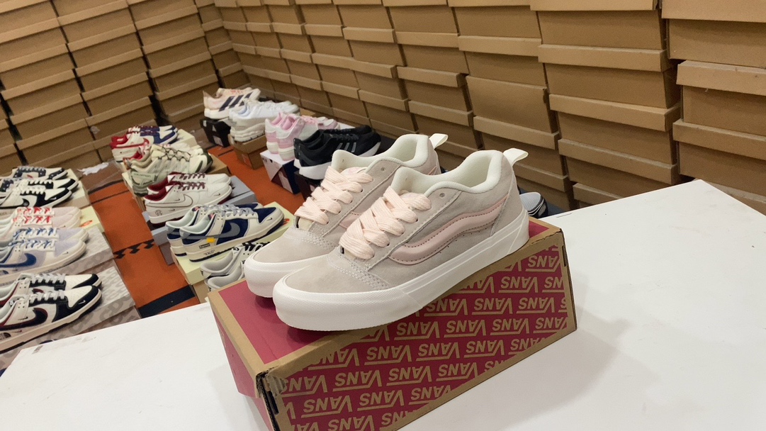 💰1.1 millones de furgonetas S Knu-Skool VR3 LX Bread Shoes Upper. La serie Kanpur Julian sean de baja tope retro zapatillas deportivas vulcanizadas «Logotipo de la versión gorda» para decir que definitivamente vale la pena mencionar uno de los tipos de zapatos más populares en 2023. 36.5 37 38 38.5 39 40 40.5 41 42 42.5 43 44#26007135234042