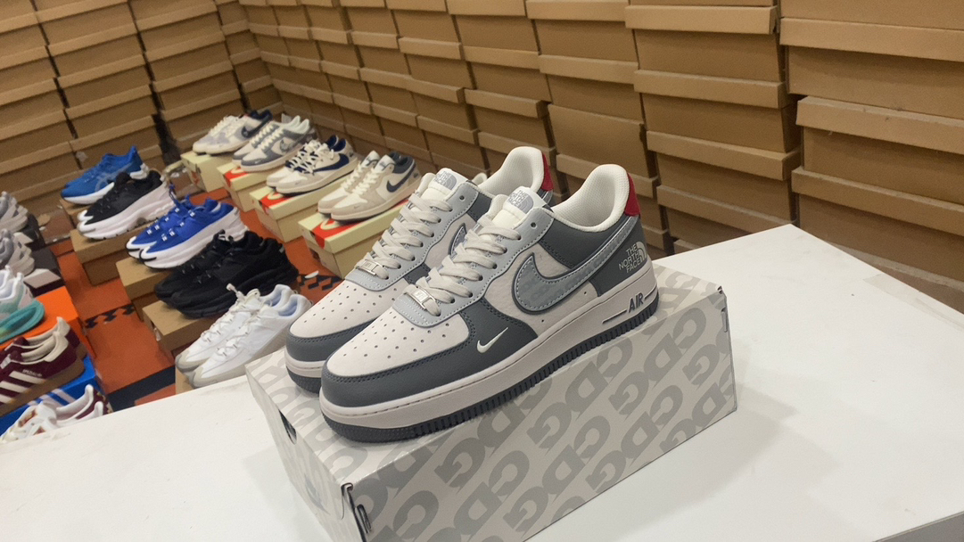 💰240 Nike Air Force 1’07 Air Force One Blow Top Versatilil Casual Sports Shoes. La amortiguación suave y elástica y el excelente diseño de entresuela, que combina la apariencia retro y moderna, crea Force 1, que ha sido popular en todo el mundo durante más de 30 años. Artículo No. DM6868-050 #13832538233005