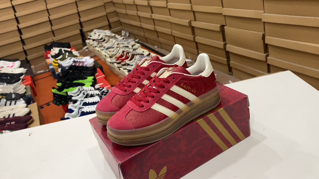 💰150 adidas Originals Gazelle Bold W Snake Year Limited High-Hot New Product «Año de serpiente» Fashionable y versátil que no es deslizante y los zapatos de pastel de esponja de la suela gruesa con resistencia y el desgas En general, la parte superior complementada por el patrón de serpiente, lo más importante, el icónico área de tres barras está hecha de superficie de cuero y el talón con la combinación contrastante de la palabra «�» hace que la atmósfera de año nuevo esté lleno de tamaño 35.5 36 36 37⅓ 38 38 39⅓ 40 40 Número de artículo JQ5977#12637535234023