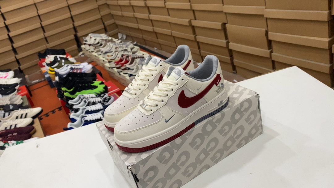 💰240 Nike Air Force 1’07 Air Force One Blow Top Versatilil Casual Sports Shoes. La amortiguación suave y elástica y el excelente diseño de entresuela, que combina la apariencia retro y moderna, crea Force 1, que ha sido popular en todo el mundo durante más de 30 años. Artículo No. DM6868-047#13832538233005