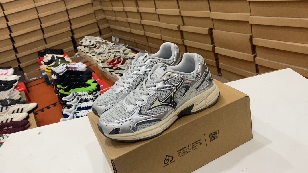 💰150 Mizuno Mizuno retro, de moda, casual, cómodo, que absorbe zapatos deportivos de choque de choque, se puede decir que el amortiguación mecánica de Wave Mizuno Wave puede ser el líder en tecnología de zapatos mecánicos que absorben los shock. Con una adaptabilidad extraordinaria, una capacidad de amortiguación completa y duradera y un diseño liviano, es un par de zapatillas que pueden acompañar nuestra entrenamiento diario e incluso competiciones de media maratón. No es exagerado de gran peso, las personas pueden usar Mizuno para correr en el tamaño de la carrera 36.5 37.5 38 38.5 39 40 40.5 41 42 42.5 43 44 45#18337535234023