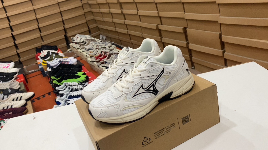 💰150 Mizuno Mizuno retro, de moda, casual, cómodo, que absorbe zapatos deportivos de choque de choque, se puede decir que el amortiguación mecánica de Wave Mizuno Wave puede ser el líder en tecnología de zapatos mecánicos que absorben los shock. Con una adaptabilidad extraordinaria, una capacidad de amortiguación completa y duradera y un diseño liviano, es un par de zapatillas que pueden acompañar nuestra entrenamiento diario e incluso competiciones de media maratón. No es exagerado de gran peso, las personas pueden usar Mizuno para correr en el tamaño de la carrera 36.5 37.5 38 38.5 39 40 40.5 41 42 42.5 43 44 45#18337535234023