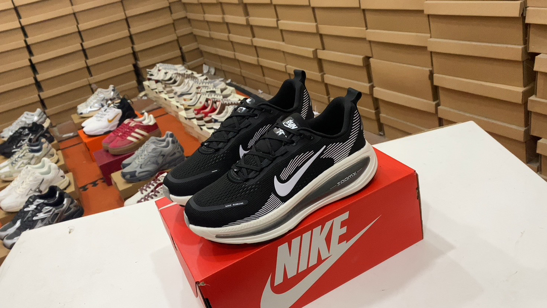 💰170 Nike Vomero 18 Zapatillas de carrera livianos Nike Vomero 18 COMPLETO Y VERSÁTILES CABLES DE CORRIENTES CORTULARES CORTOS CORTOS DEL CORTO RESISTANTE Y RESISTENTE RESISTENTE PARA MENOS Y MUJER: 36 36.5 37.5 38 38.5 39 40 40.5 41 42 42.5 43 44 44 45 Número de artículo: HM6806-007#14837535234063