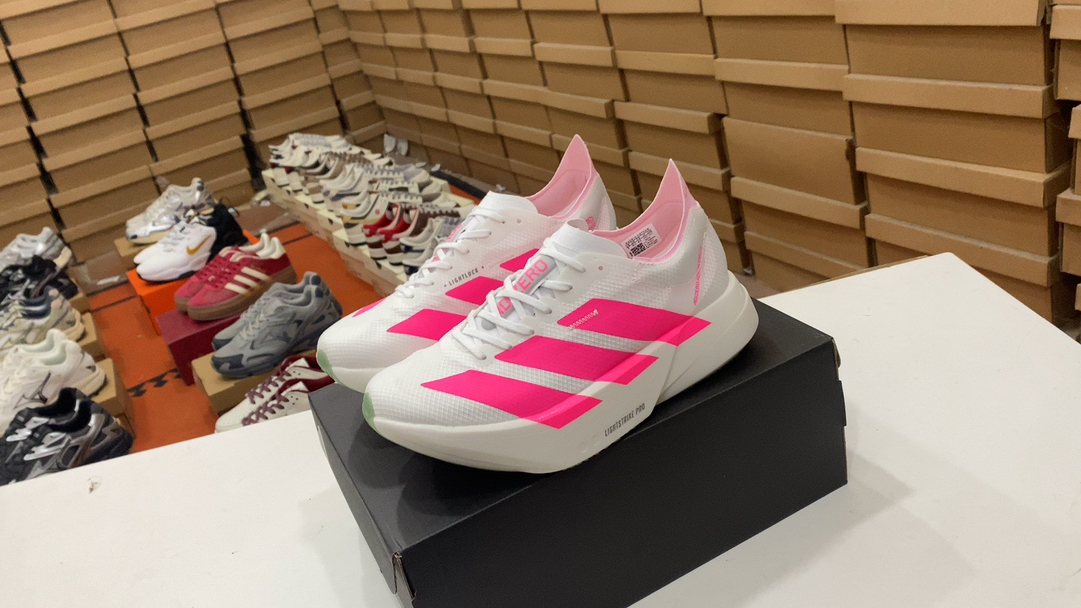 💰170 Adidas Adiantes Adidas 4 M Adidas Ultra-Light Switched Shops Running Shops. Una malla transpirable para demostrar que se adapta al posicionamiento de los zapatos de entrenamiento diarios. 41⅓ 42 42⅔ 43⅓ 44 45 Artículo No. JS1833#14837535234063