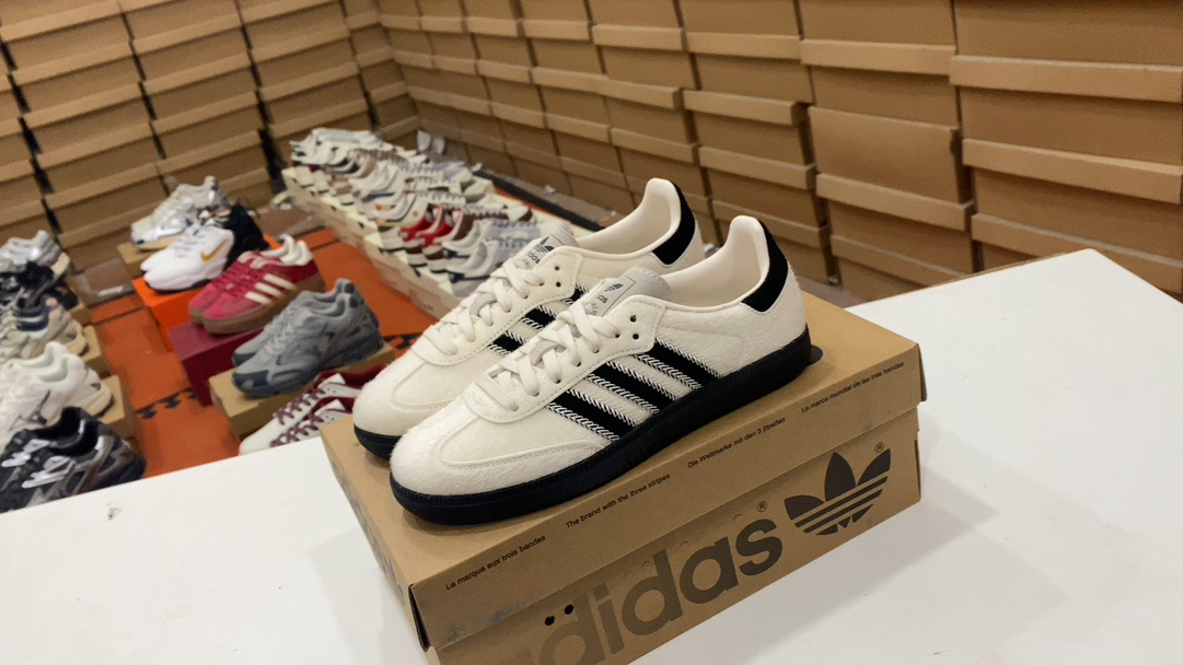 💰170adidas Addis Samba OG Retro Singles Retro Sampa Retro Sampa Este zapato samba muestra artesanía de alta calidad con costura decorativa de súper cerraduras y sensación sin costuras de estilo de cuero suave y suave y 3 rayas icónicas completadas con apariencia exquisita, cordones regulares, placas de gamuza superiores , la suela de goma, disfrutando de la suave sensación de mangas de ortodoncia, ha estado ganando fanáticos desde su debut en los tamaños de la década de 1950: 36 36⅔ 37⅓ 38 38 39⅓ 40 40 40⅔ 41⅓ 42 42⅔ 43⅓ 44 45 Artículo No. Álbum «: {» ewmpreviewedalert «: falso,» icon «:» https: //xcimg.szwego.com  /imag_avatar_def.png