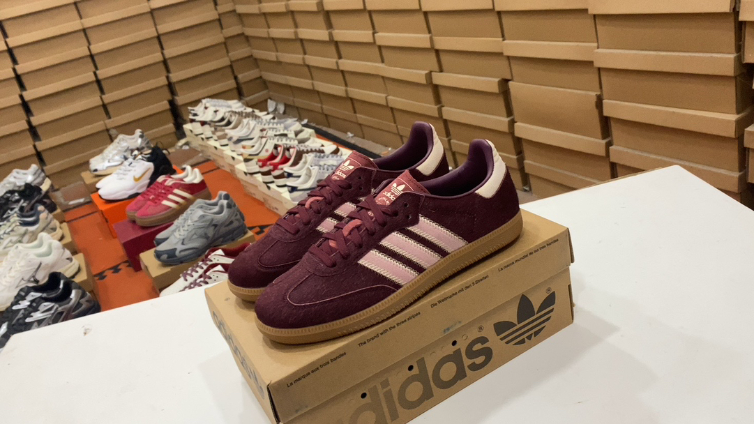 💰170adidas Addis Samba OG Retro Singles Retro Sampa Retro Sampa Este zapato samba muestra artesanía de alta calidad con costura decorativa de súper cerraduras y sensación sin costuras de estilo de cuero suave y suave y 3 rayas icónicas completadas con apariencia exquisita, cordones regulares, placas de gamuza superiores , la suela de goma, disfrutando de la suave sensación de mangas de ortodoncia, ha estado ganando fanáticos desde su debut en los tamaños de los años 50: 36 36 37⅓ 38 38 39⅓ 40 40 40⅔ 41⅓ 42 42⅔ 43⅓ 44 45 Artículo no.: JP5320#27632538233063