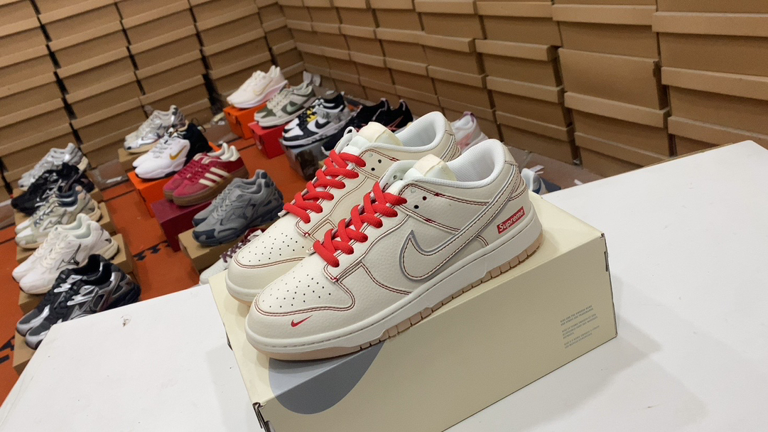 💰130 Nike Nike Dunk Low Slam Dunk Series Retro Low-Top informal Skateboard Shopers con un cojín de aire de pies suaves y cómodos absorbe efectivamente el impacto traído por deportes extremos como patinetas y otros deportes extremos. 37.5 38 38.5 39 40 40.5 41 42 42.5 43 44 45 Artículo no.: BQ6817-400 #19437535234082