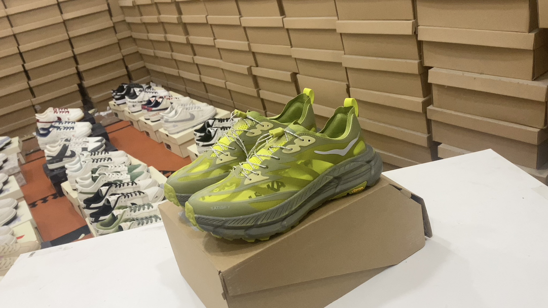 S210S STATISFY X HOKA M MAFATE SPEED 4 La nueva marca de coincidencia de color proviene de Maoyan en Nueva Zelanda, Hoka significa la Tierra, uno significa volar, incluso para volar en el horizonte, uno no se lee como «Millones», el correcto, el correcto La lectura es «Europa Niivenie». La acumulación de Hoka en la entresuela ultra espeluznante ha permitido correr frente a otros fabricantes.