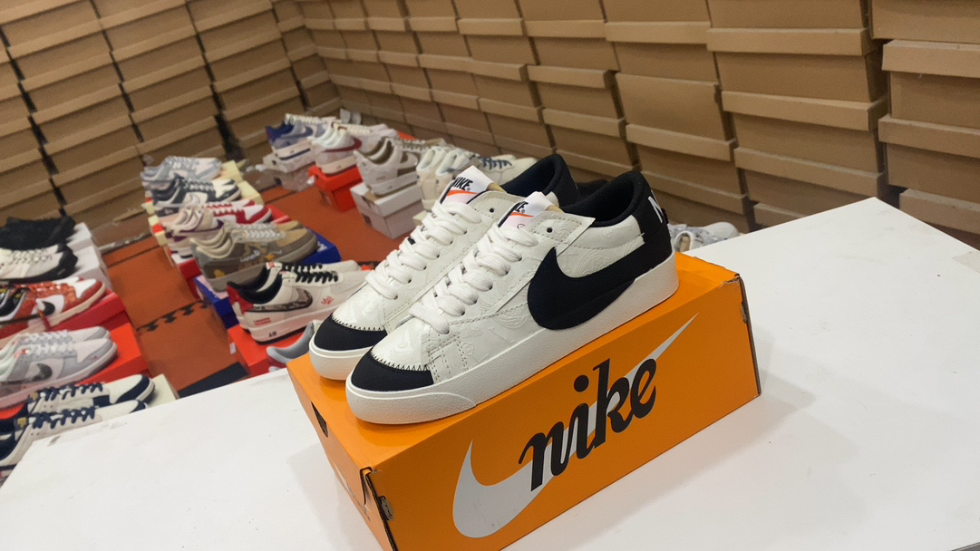 💰110 Nike NK Blazer Low 77 Jumbo Retro Retro Classic Blazer Year Limited Edition – Patrón de serpiente blanco y negro Ganqueo El esquema de color medio Nike Blazer reconocible volverá este año, con relleno de color Swoosh, ¡y los zapatos simples, atmosféricos y clásicos que reaparecen! ! Tamaño: 36 36.5 37.5 38 38.5 39 40 40.5 41 42 42.5 43 44 45 Artículo no.: DN2158-101#17457935234042