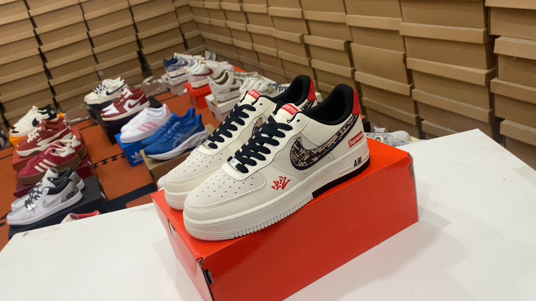 💰240 Nike Air Force 1’07 Air Force One Blow Top Versatilil Casual Sports Shoes. La amortiguación suave y elástica y el excelente diseño de entresuela, que combina la apariencia retro y moderna, crea Force 1, que ha sido popular en todo el mundo durante más de 30 años. Artículo no.: DM6688-026#1385938233005