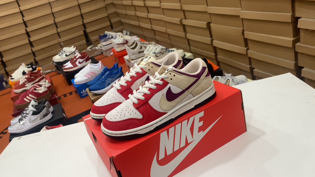 💰250 Nike Nike Dunk Low Slam Serie Dunk Sports Baube-Top informal Sports Skateboard Sake con un cojín de aire Zoomair de pies suaves y cómodos absorbe efectivamente el impacto traído por las patinetas y otros deportes extremos cuando aterrizan para proporcionar atletas callejeros con un mejor tamaño de protección 36 36.5 37.5 38 38 38.5 39 40 40.5 41 42 42.5 43 44 45 Artículo no.: CT2552-898#1435493235025