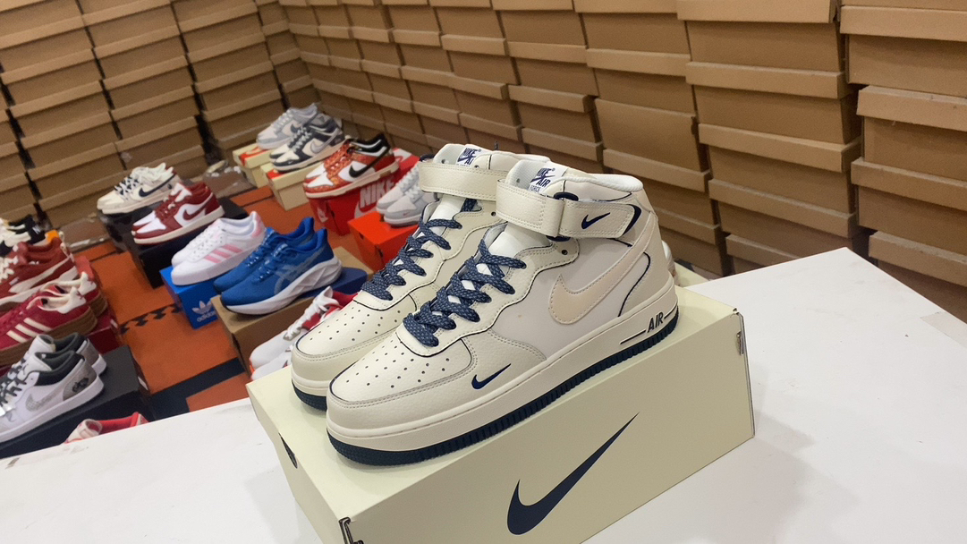 💰240 Nike Air Force 1’07 Air Force One High-Top versátiles de deportes informales versátiles. La amortiguación suave y elástica y el excelente diseño de entresuela, que combina la apariencia retro y moderna, crea Force 1, que ha sido popular en todo el mundo durante más de 30 años. Artículo no.: SG2356-801#13852938233005