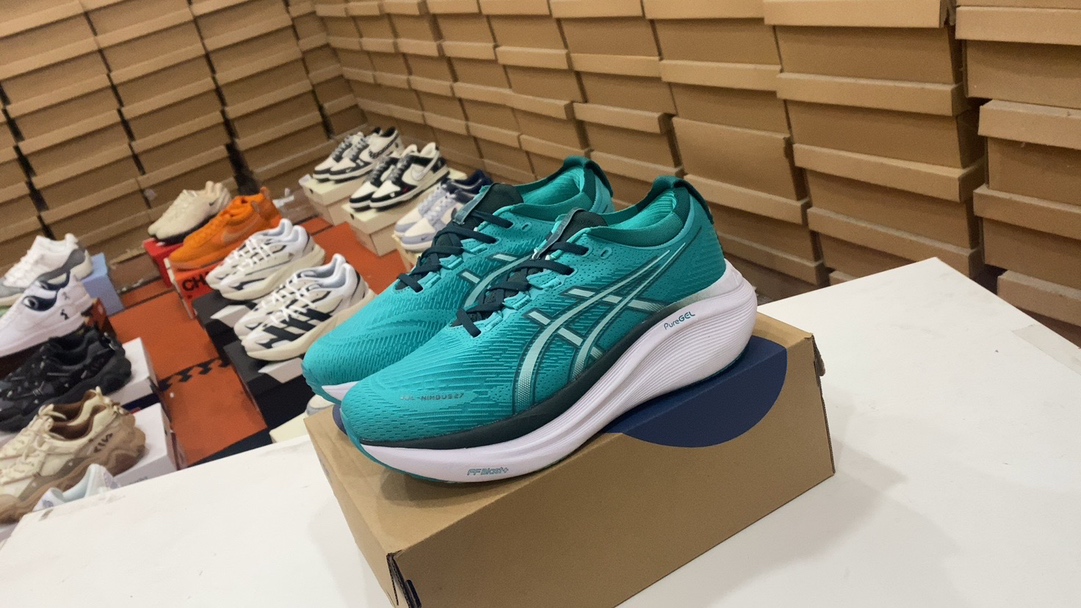 💰170 ASICS gel-1090 zapatos de papá para hombres y mujeres zapatos deportivos transpirables zapatos casuales versátiles cómodos zapatos deportivos retro de moda. Utiliza tecnología clásica de amortiguación de gel, que puede reducir efectivamente el impacto en las articulaciones durante la carrera y proteger la salud de los pies. La parte superior está hecha de empalmes con varios materiales, con un esquema de color de moda y grande, que muestra un estilo retro. Tamaño: 36 37 37.5 38 39 39.5 40 40.5 41.5 42 42.5 43.5 44 45 Artículo no.: 1011b956#33152938233063